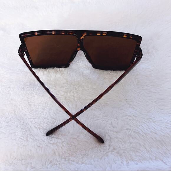 Ivonne Tortoise Brown Oversized Square Sunglasses - Picture 8 of 9